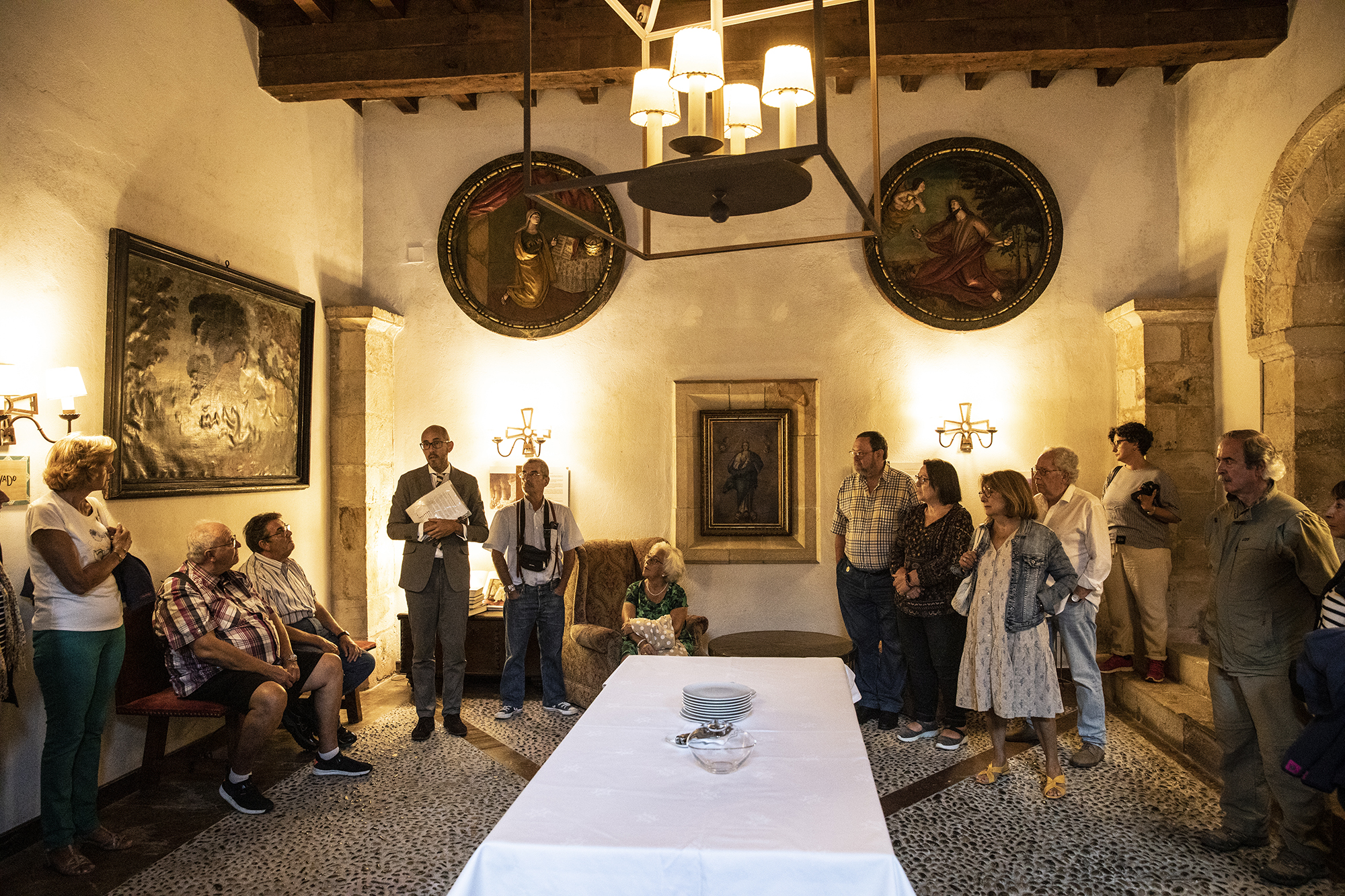 Un momento de la visita guiada por el Parador de Cangas de Onís