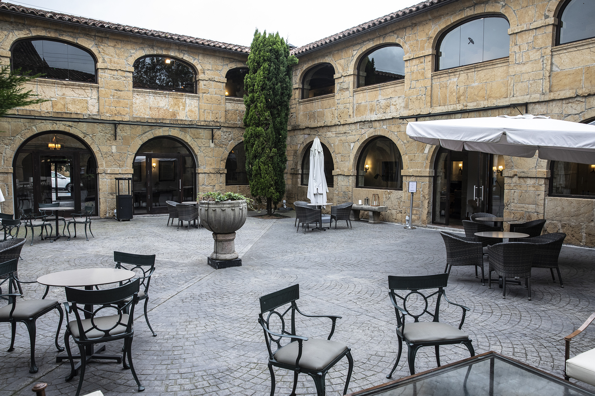Patio del Parador de Cangas de Onís